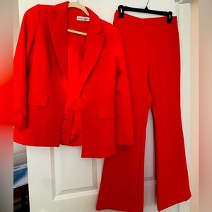 Suite red Medium